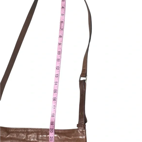 HOBO Vintage Leather Shoulder Bag with Adjustable Strap - Picture 5 of 13